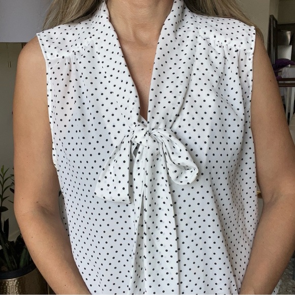 Jones New York White Black Sleeveless Polka Dot Tied Up Collar Blouse Top XL - Picture 3 of 11